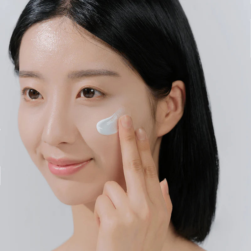 SKIN1004 Madagascar Centella Hyalu-Cica Water-Fit Sun Serum SPF50+ PA++++-Αντηλιακό με Υαλουρονικό και Σεντέλα (50 ml)